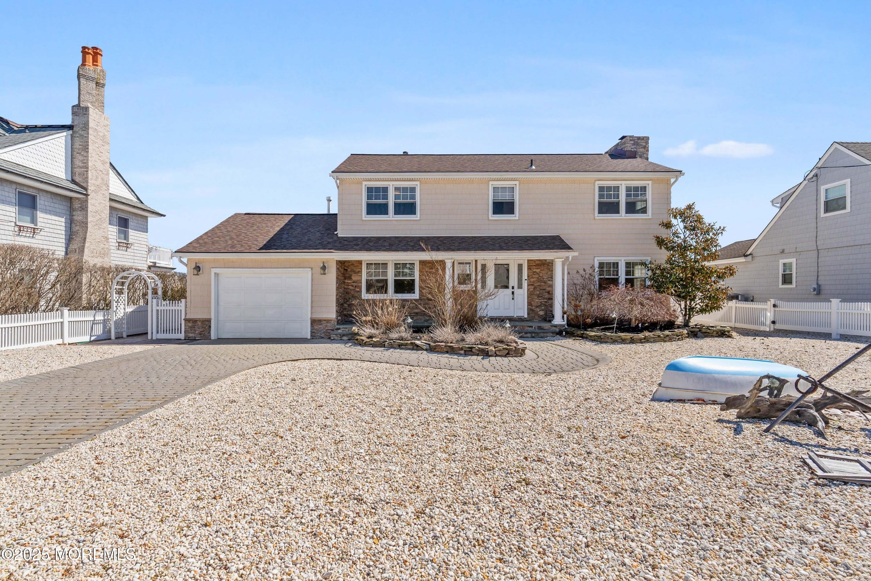 242 Curtis Point Drive – photo 2