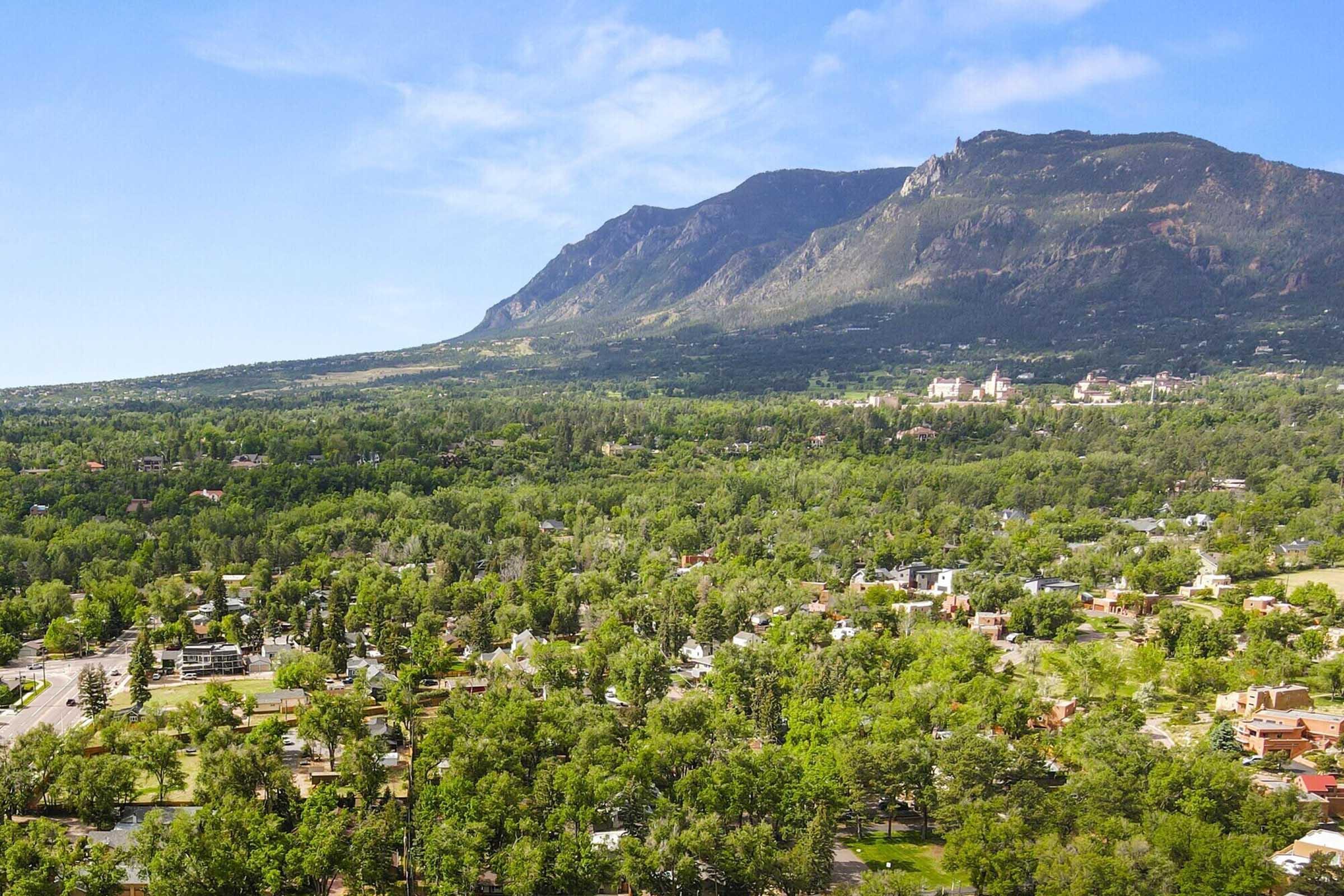 The Lookout at Broadmoor – photo 3