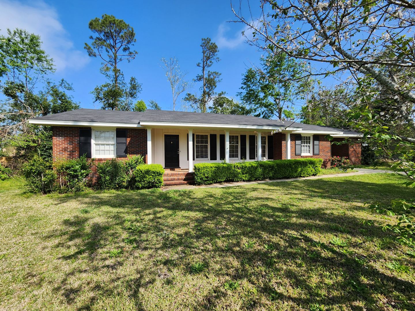 500 Move In Discount Charming 3Br 2Ba Brick Home With Vintage Flair Expansive Backyard Walk To Vsu – photo 1