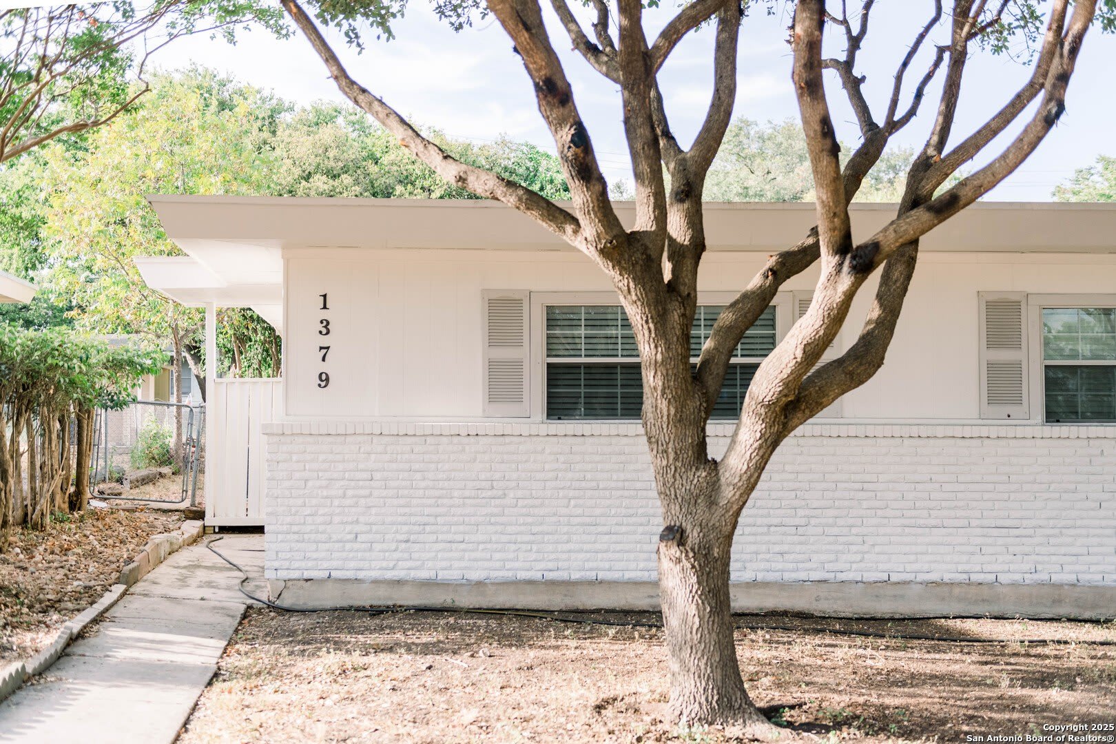 1379 Oblate Dr – photo 1