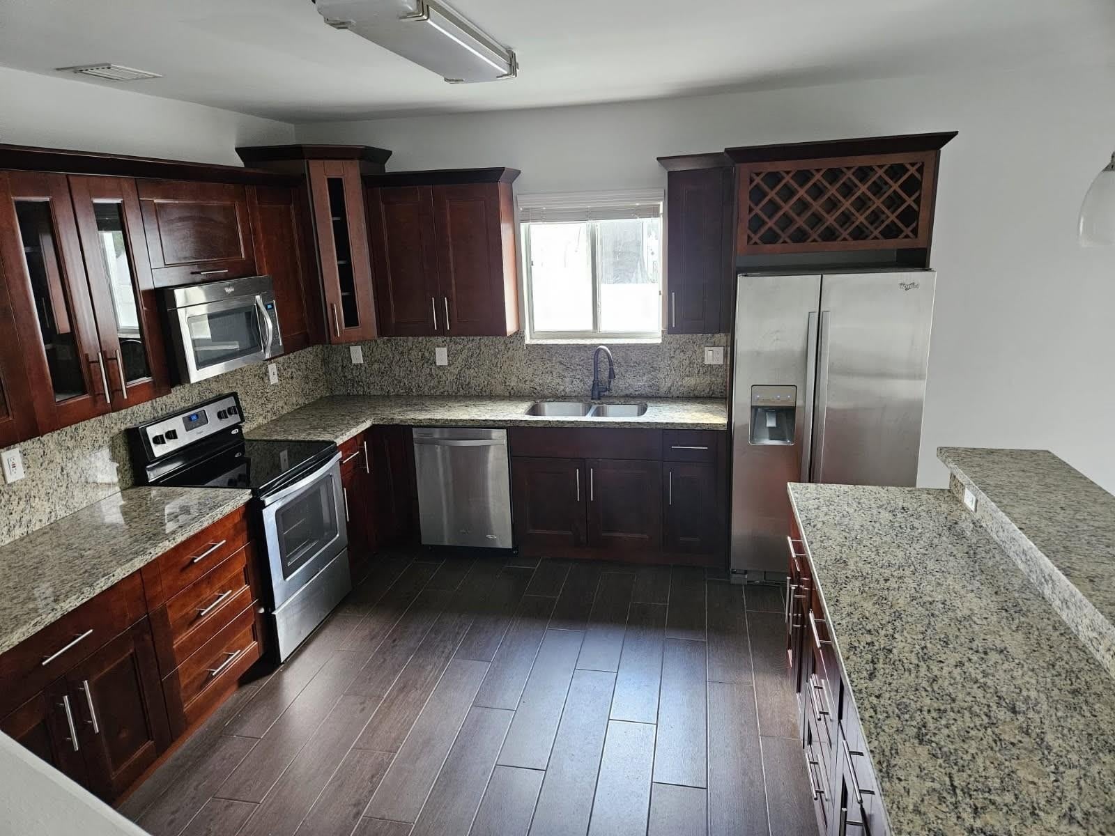 323 SW 11TH Street – photo 1