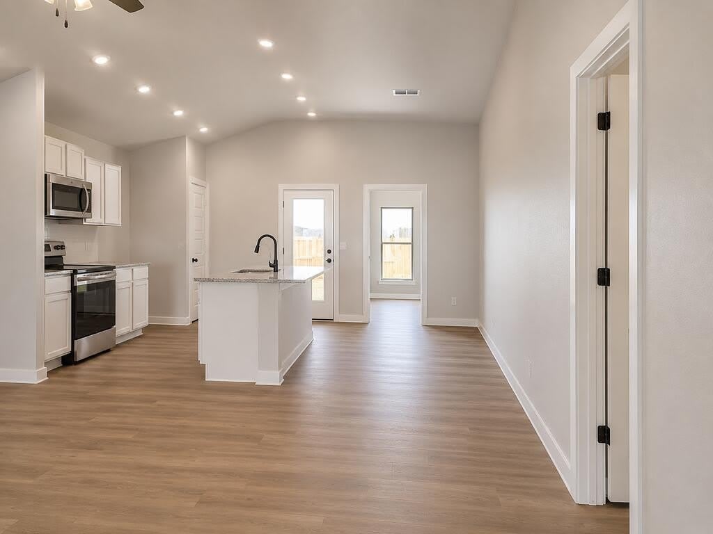 2416 Goldfinch Rd – photo 4