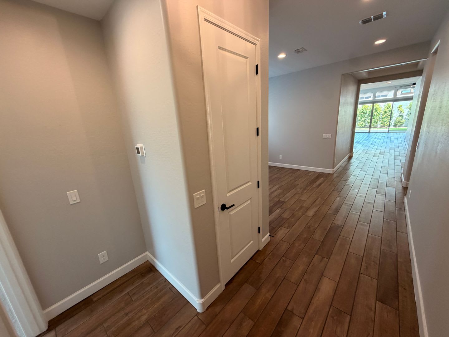 Stunning Luxury 4 Bedroom Home 2 600 Sq Ft Modern Finishes Private Turf Backyard – photo 2