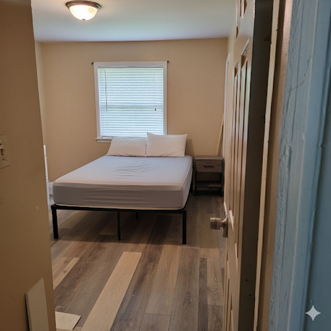 Room in 4 Bedroom Home at Longleaf Dr – photo 3
