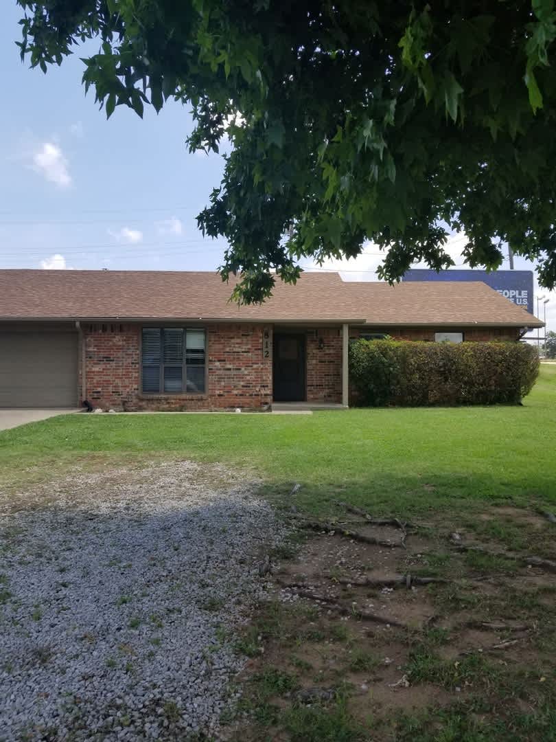 812 E Macarthur St – photo 1