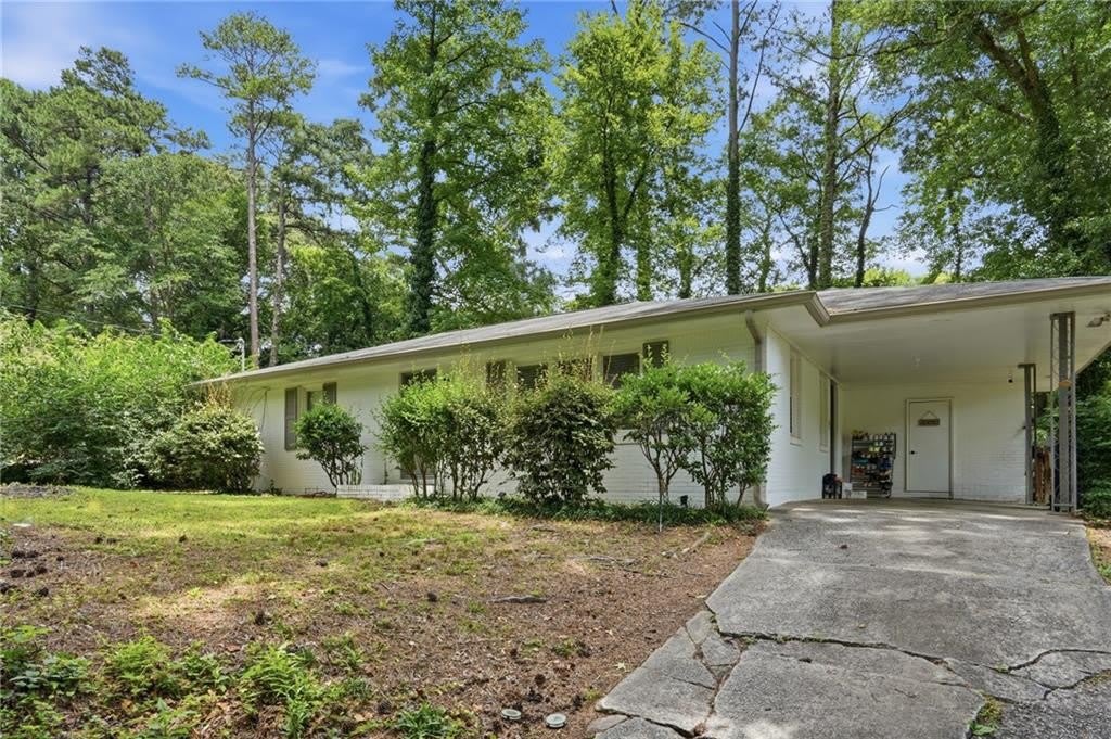 581 Meadowbrook Drive SE – photo 2