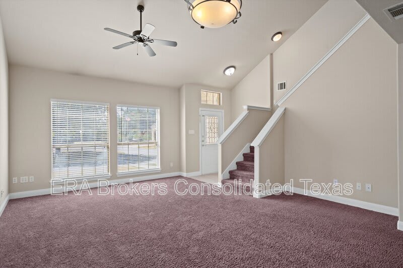 8800 Hazelhurst Dr – photo 4