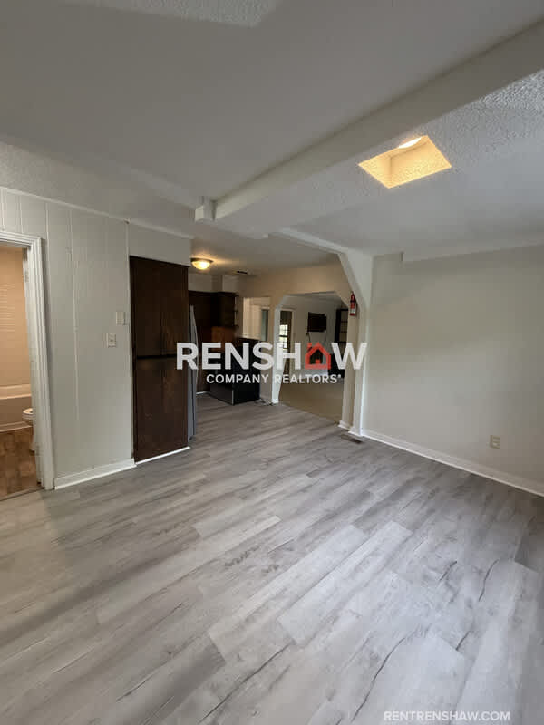 450 Bedwell St – photo 3