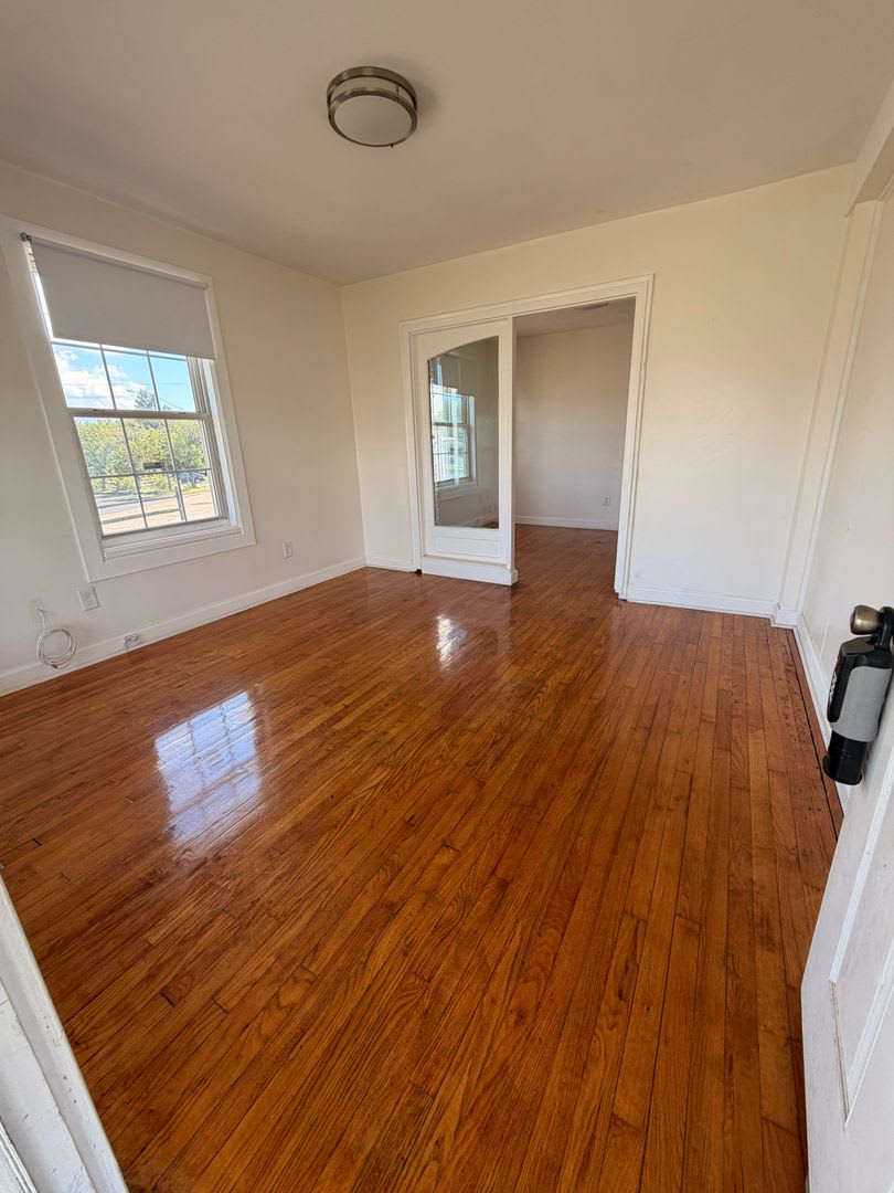 Coming Soon 4 Bed 1 Bath Blue Cottage For Rent – photo 4