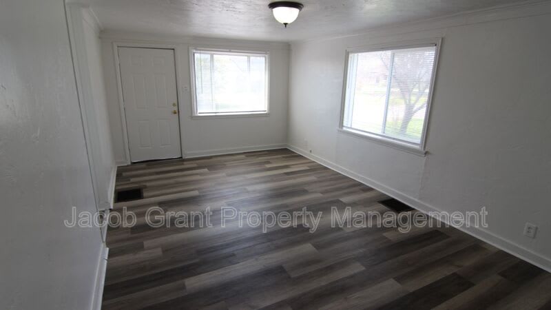 1282 Highland Drive – photo 3