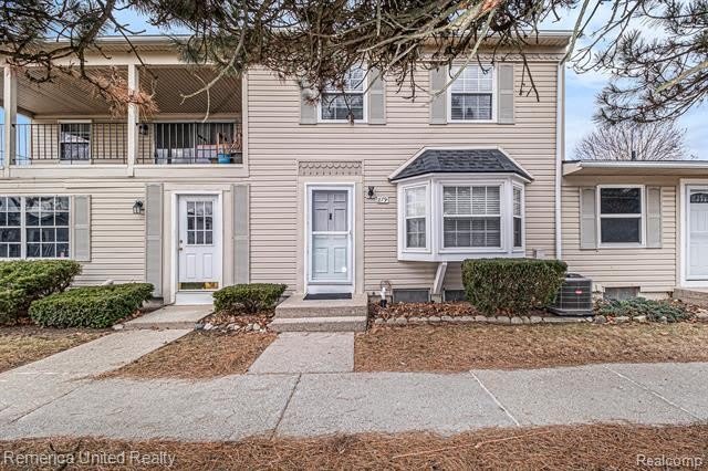 279 Lake Village Drive – photo 1