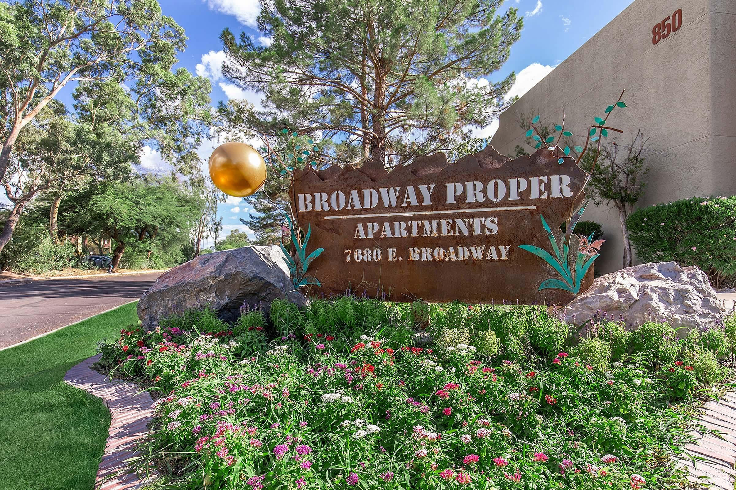 Broadway Proper Apartment – photo 5