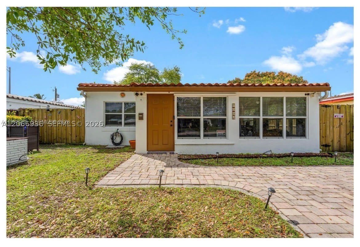 1482 NE 175th St – photo 2