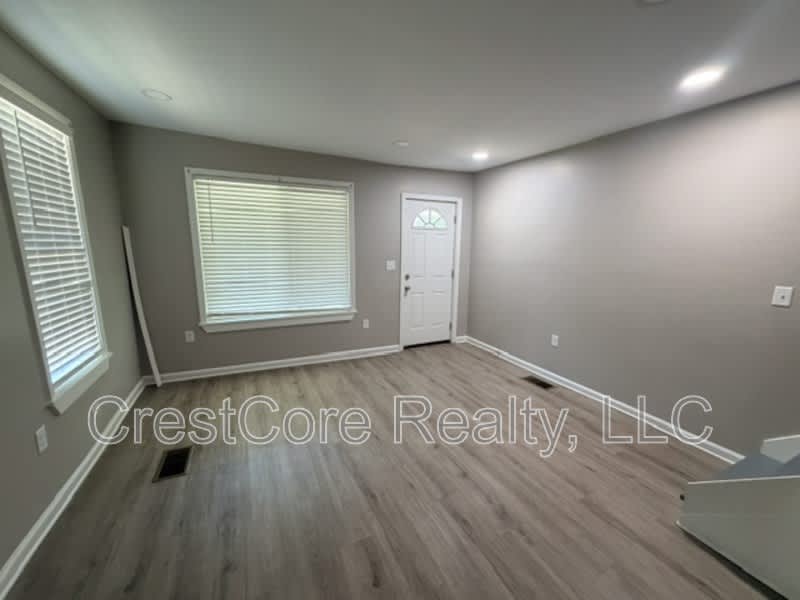 549 Josephine St – photo 4