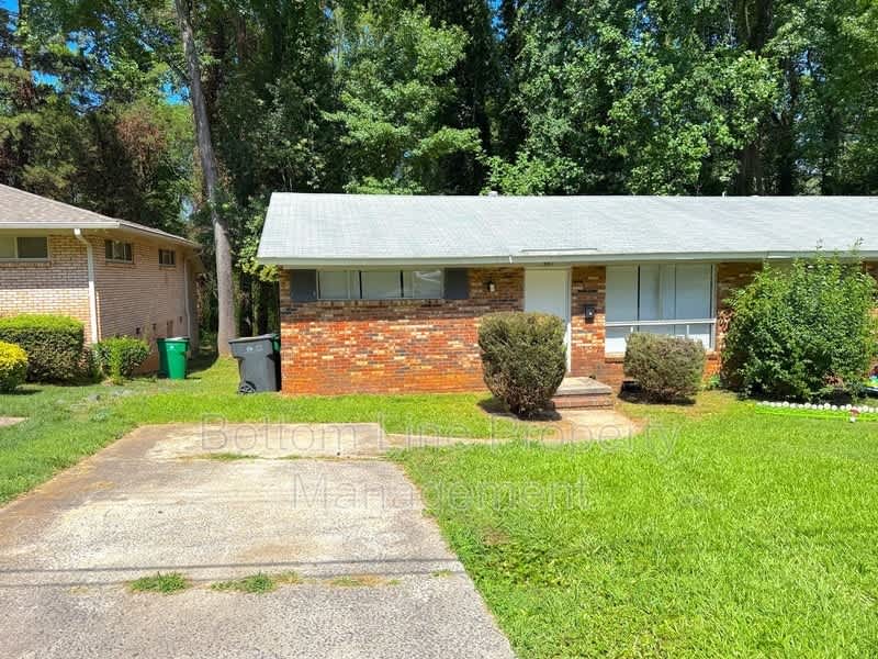 561 Blendwood Drive – photo 1