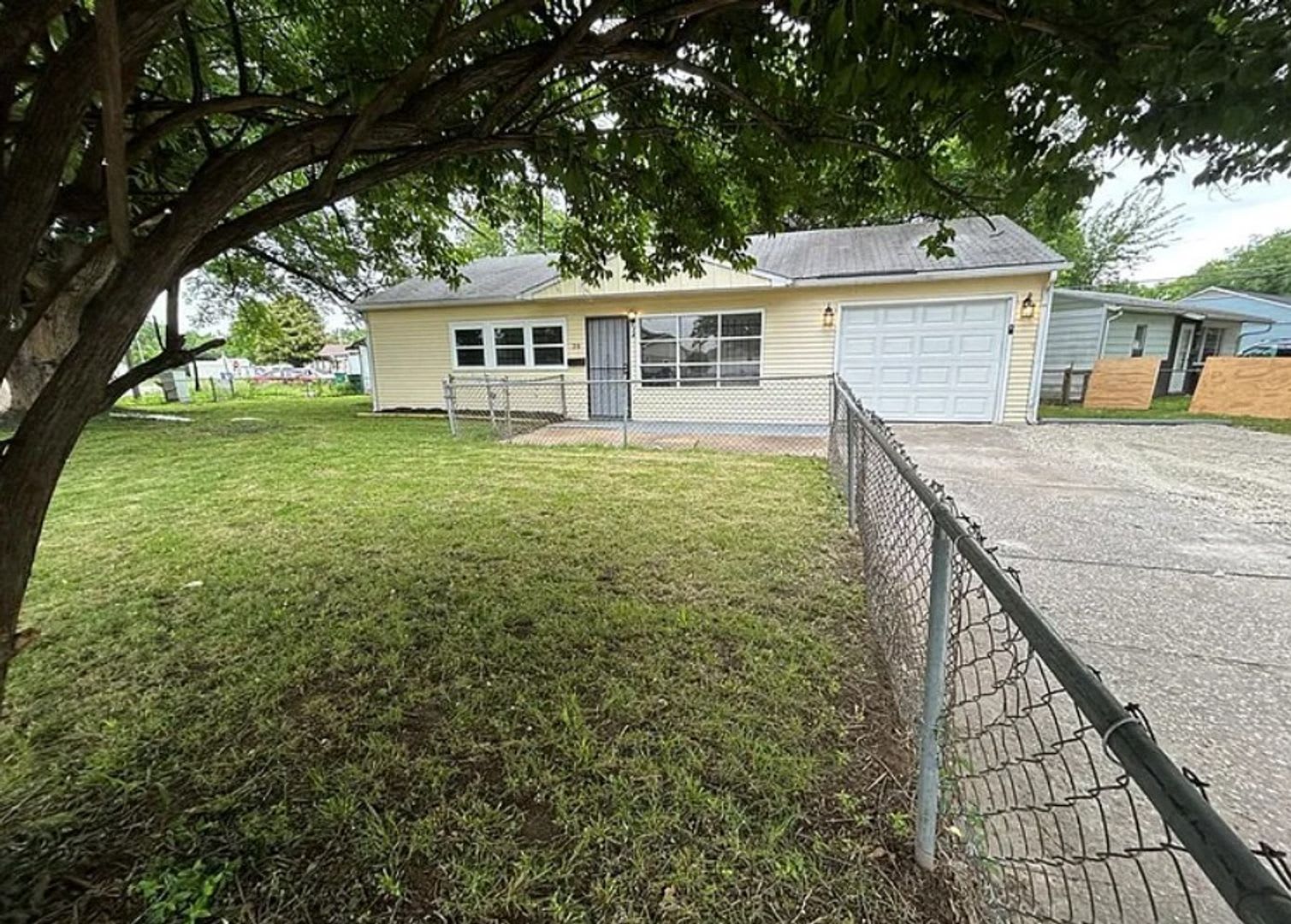 For Lease – photo 1