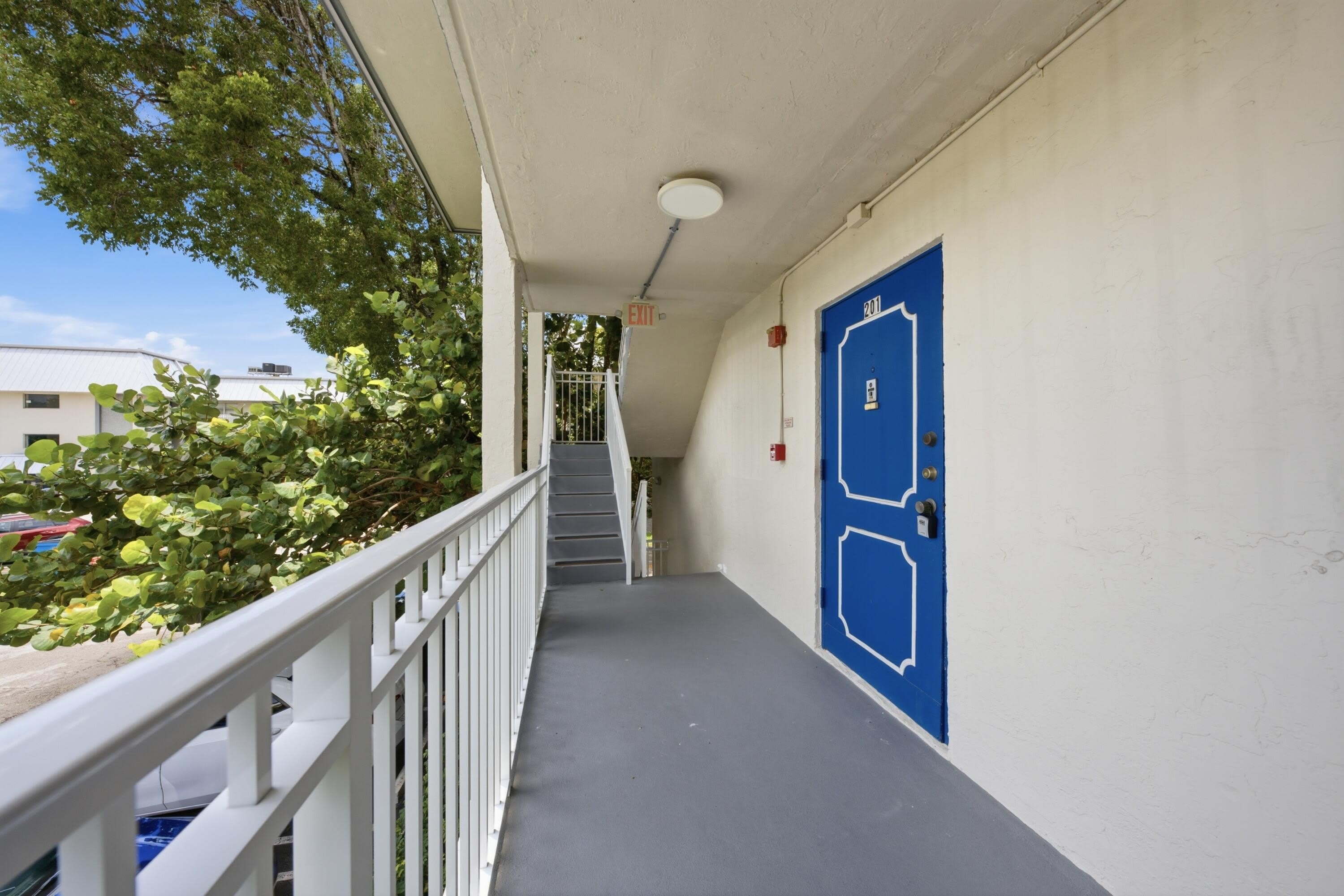 3000 Riverside Drive – photo 3