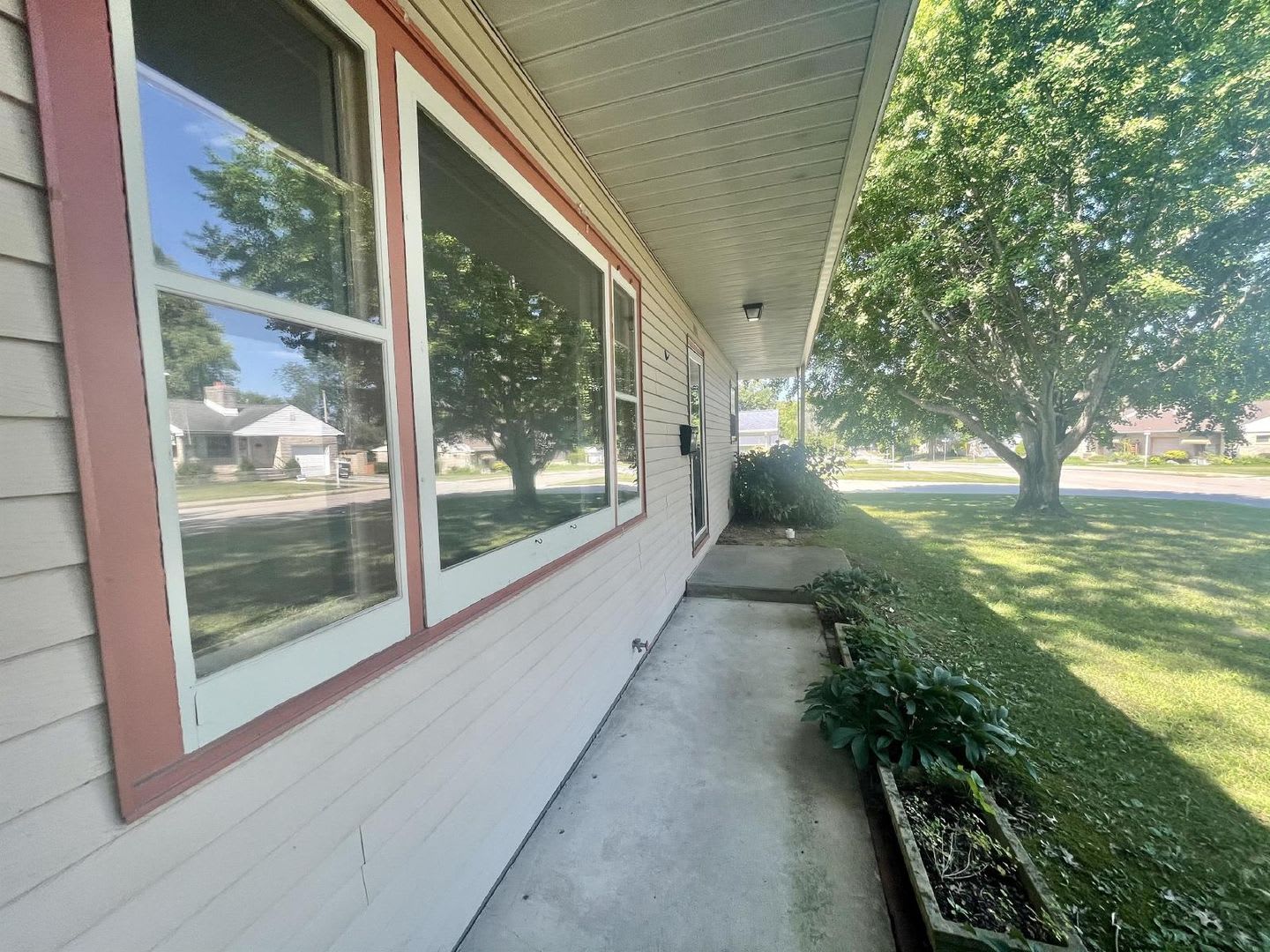 1822 E. 2nd St. – photo 4