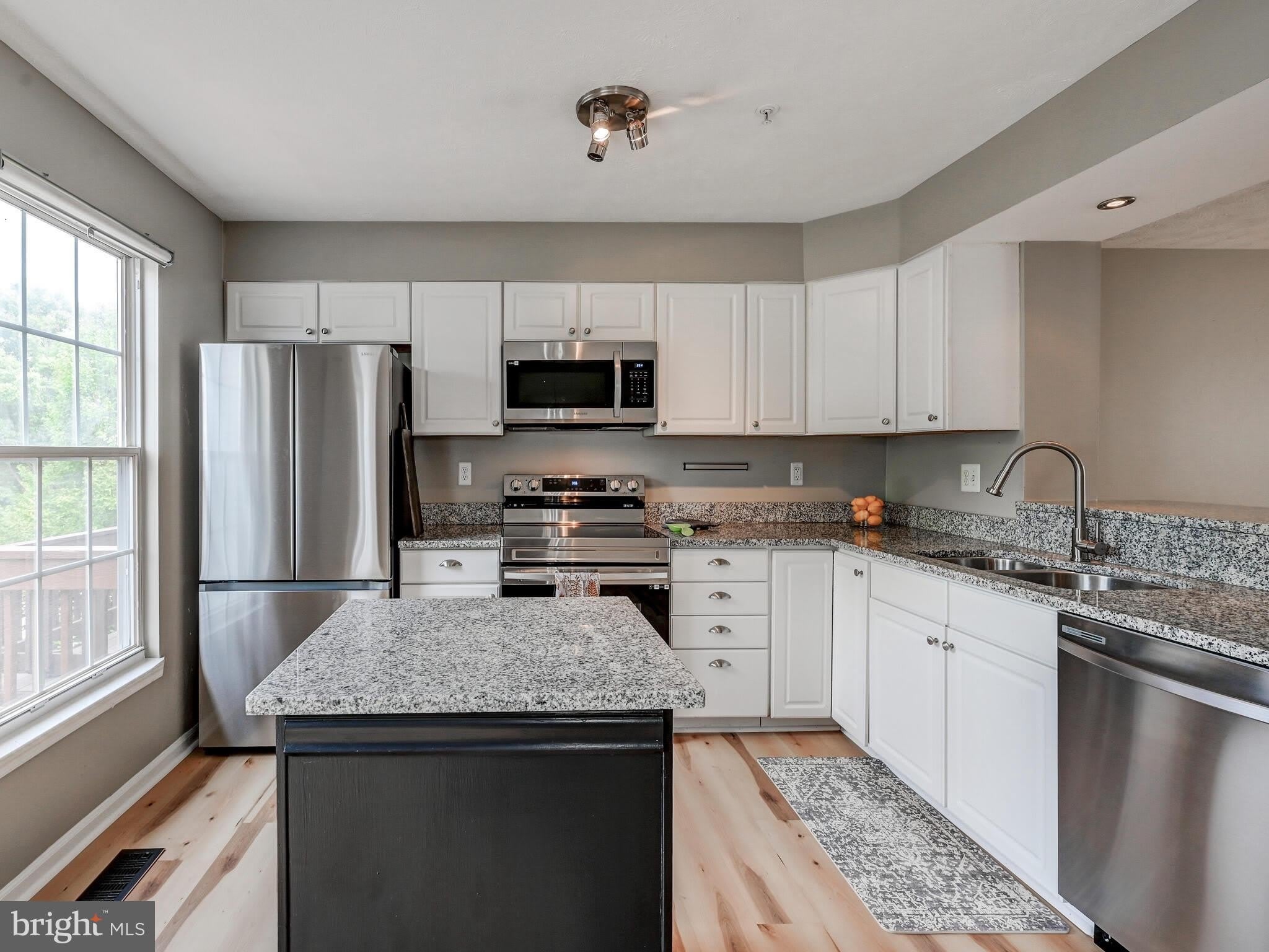 3 SANDVIEW Court – photo 2