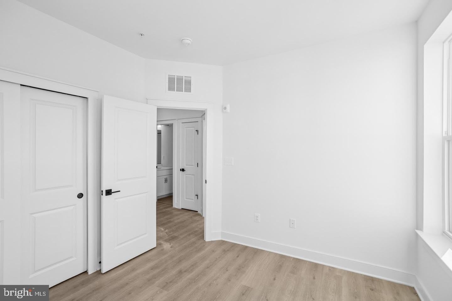 118 LOCKE Street – photo 5