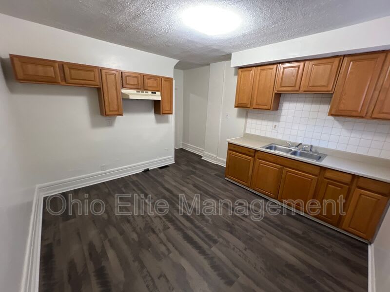 810 Reinhard Ave – photo 5