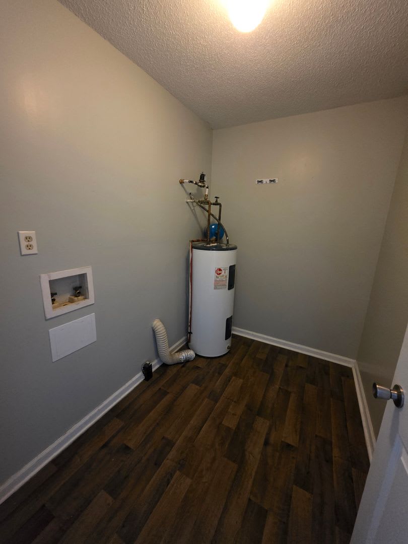 2 BR Townhome! Looks Great! – photo 5