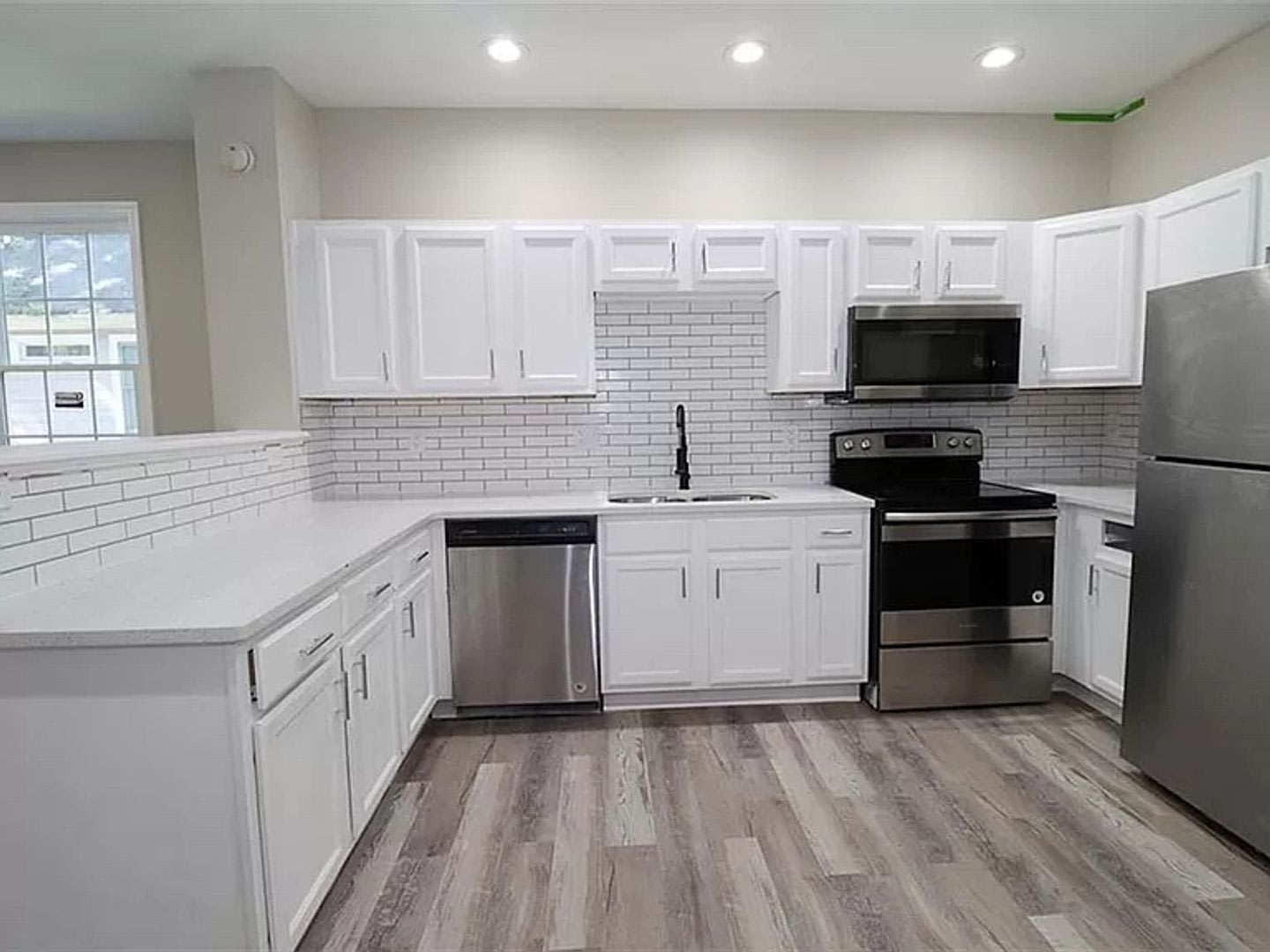 Room In 4 Bedroom Home At Polar Rock Rd Sw – photo 3
