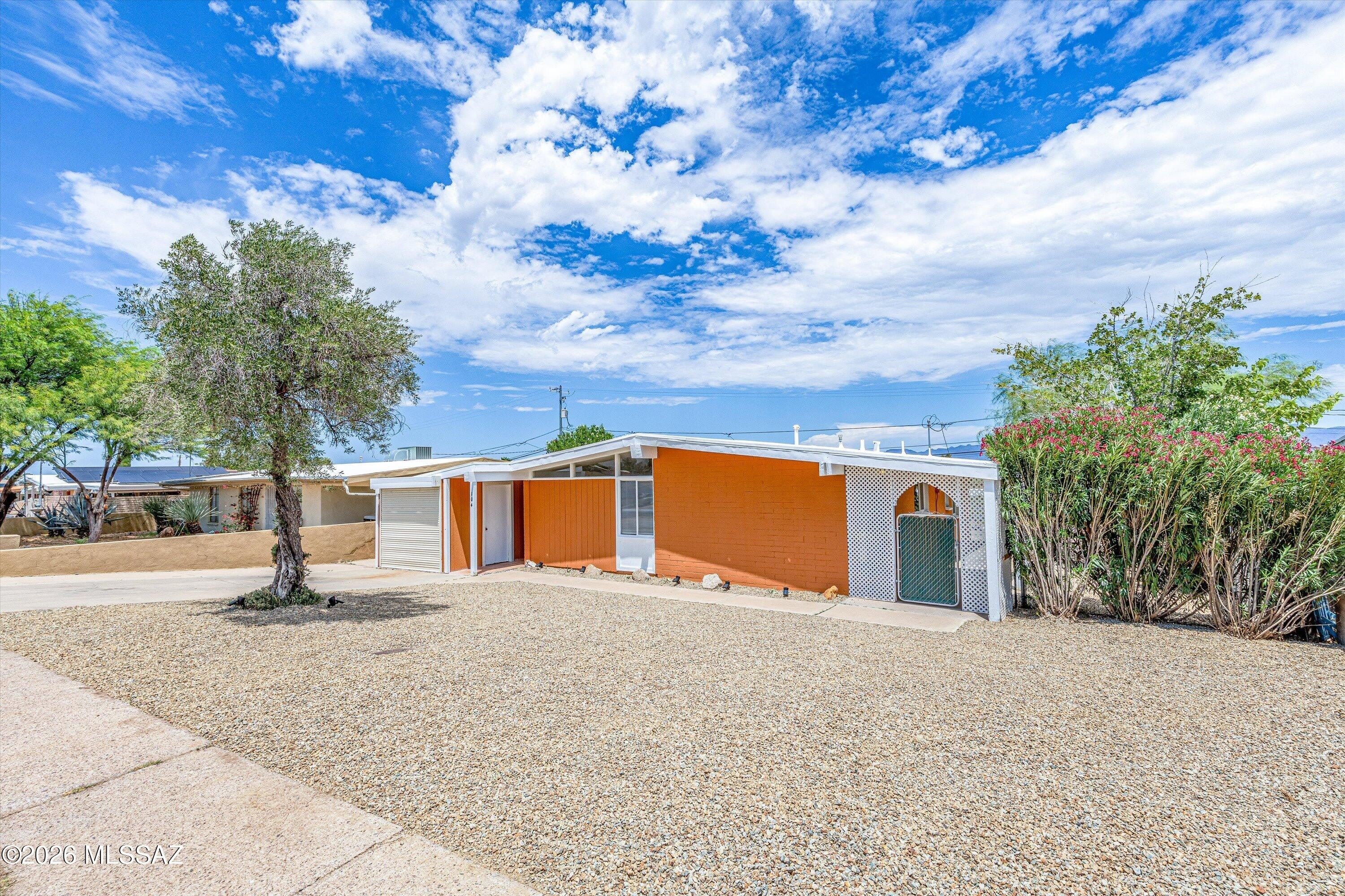 104 N Douglas Avenue – photo 1
