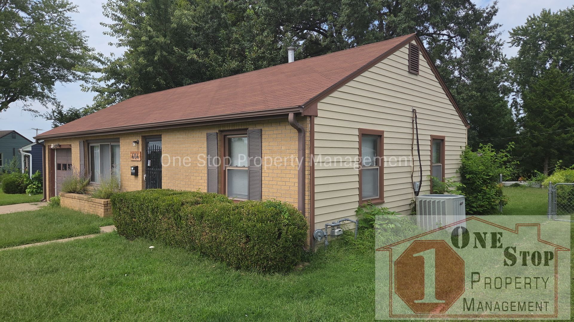 3 Bedroom, 2 Bathroom with 1 Car Garage in Gladstone, Missouri – photo 3