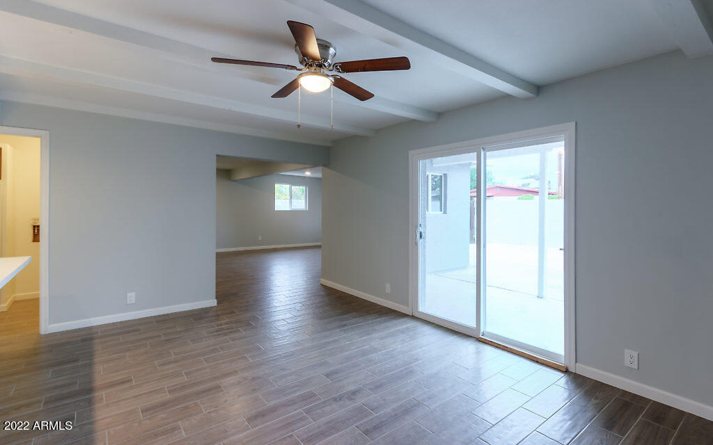 1654 North Queensbury – photo 2