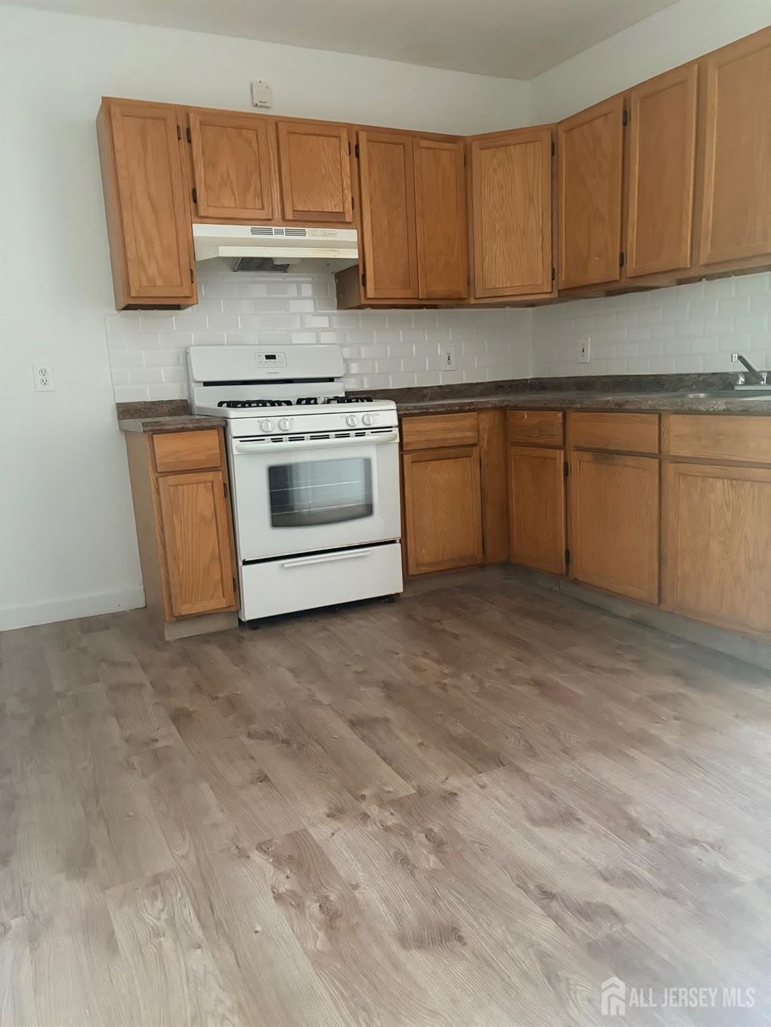 661 Catherine Street – photo 5