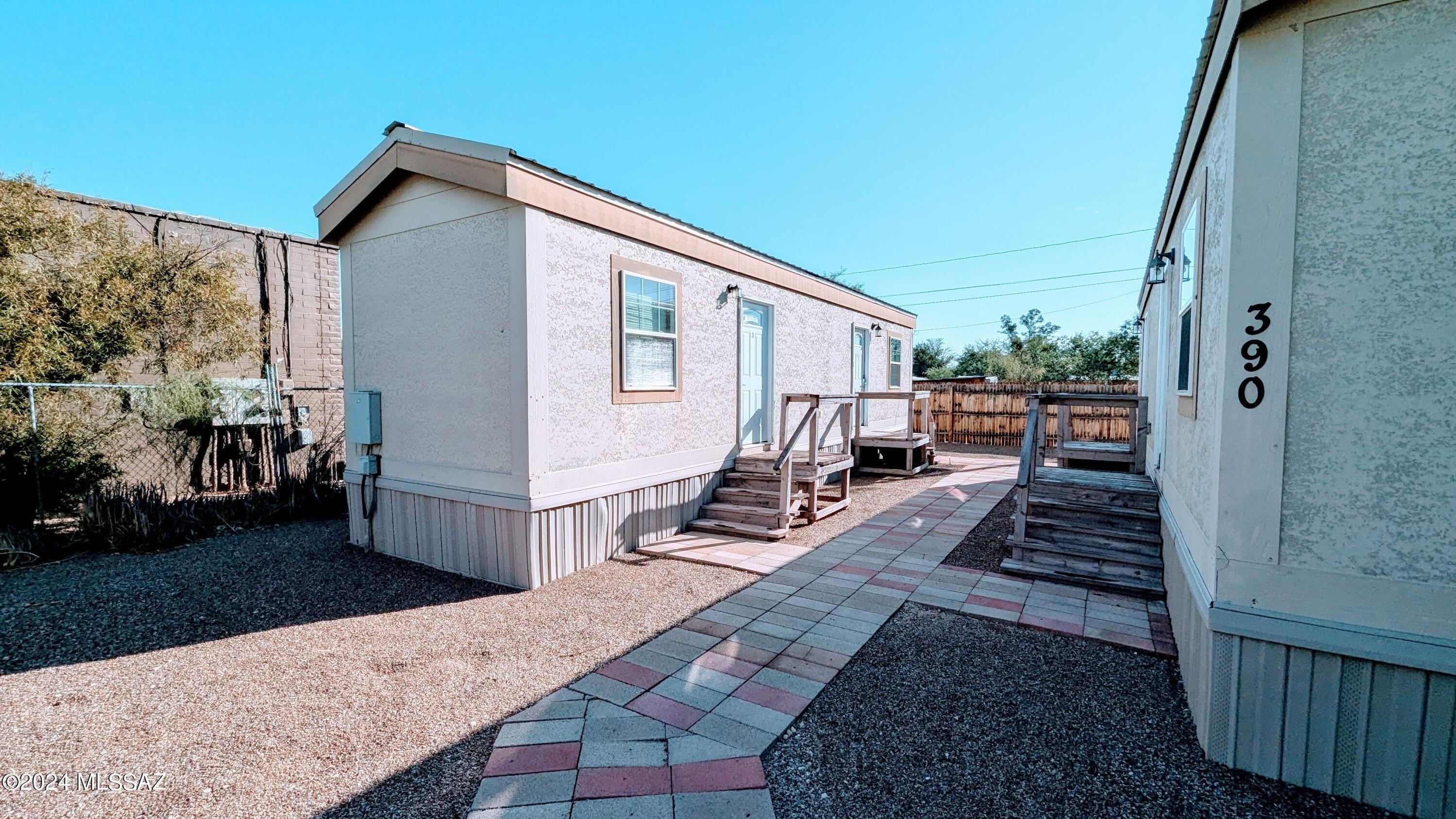 121 E Roger Road – photo 1