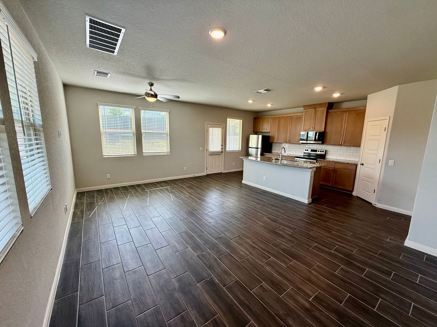 Lovely 3 bedroom/2.5 bath home in small neighborhood Sydney Cove in Cibolo. – photo 5