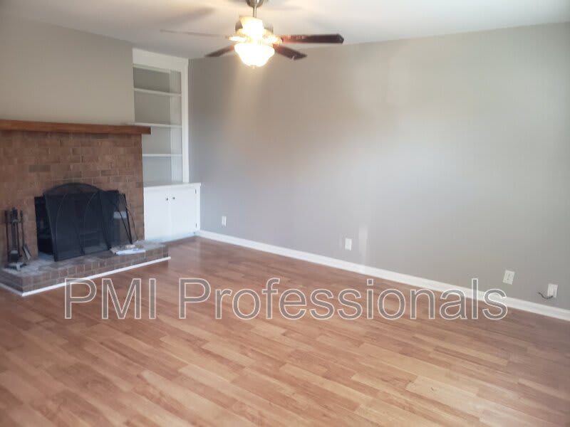 736 E Northfield Blvd – photo 2