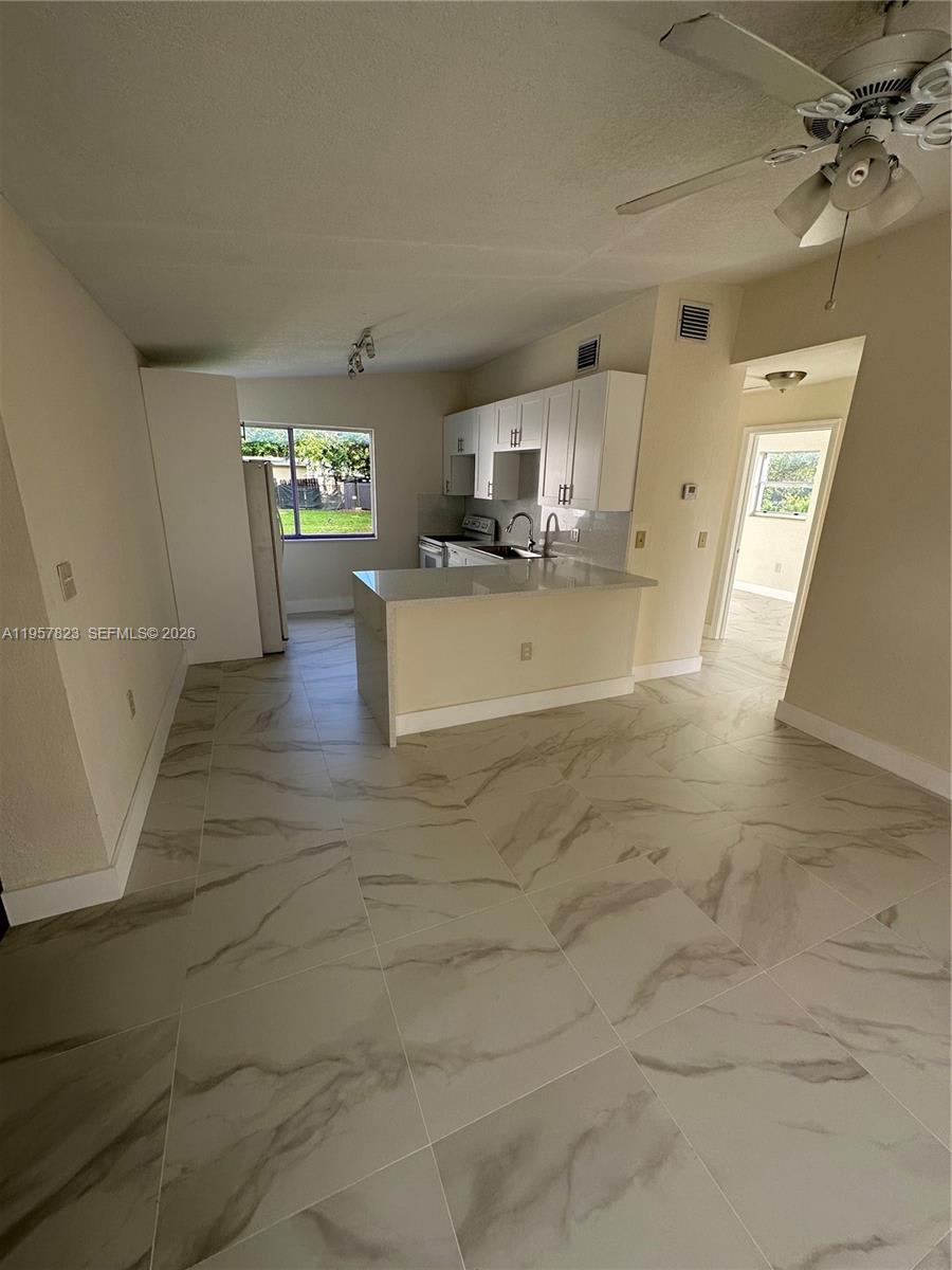 4541 SW 41st St – photo 1
