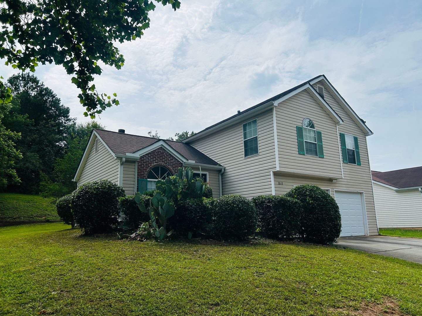 Great location, newly renovated 3 bedroom home in Rex! Must see! – photo 2