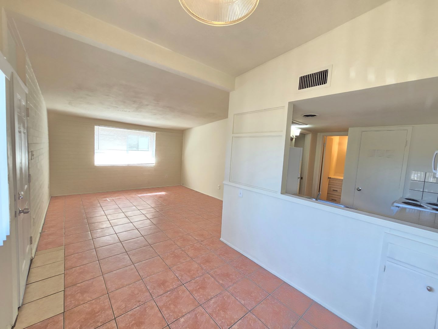 Great Location! 1 bed 1 bath – photo 4