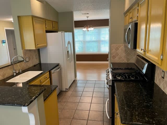 7102 Pine Bluffs Trl – photo 2