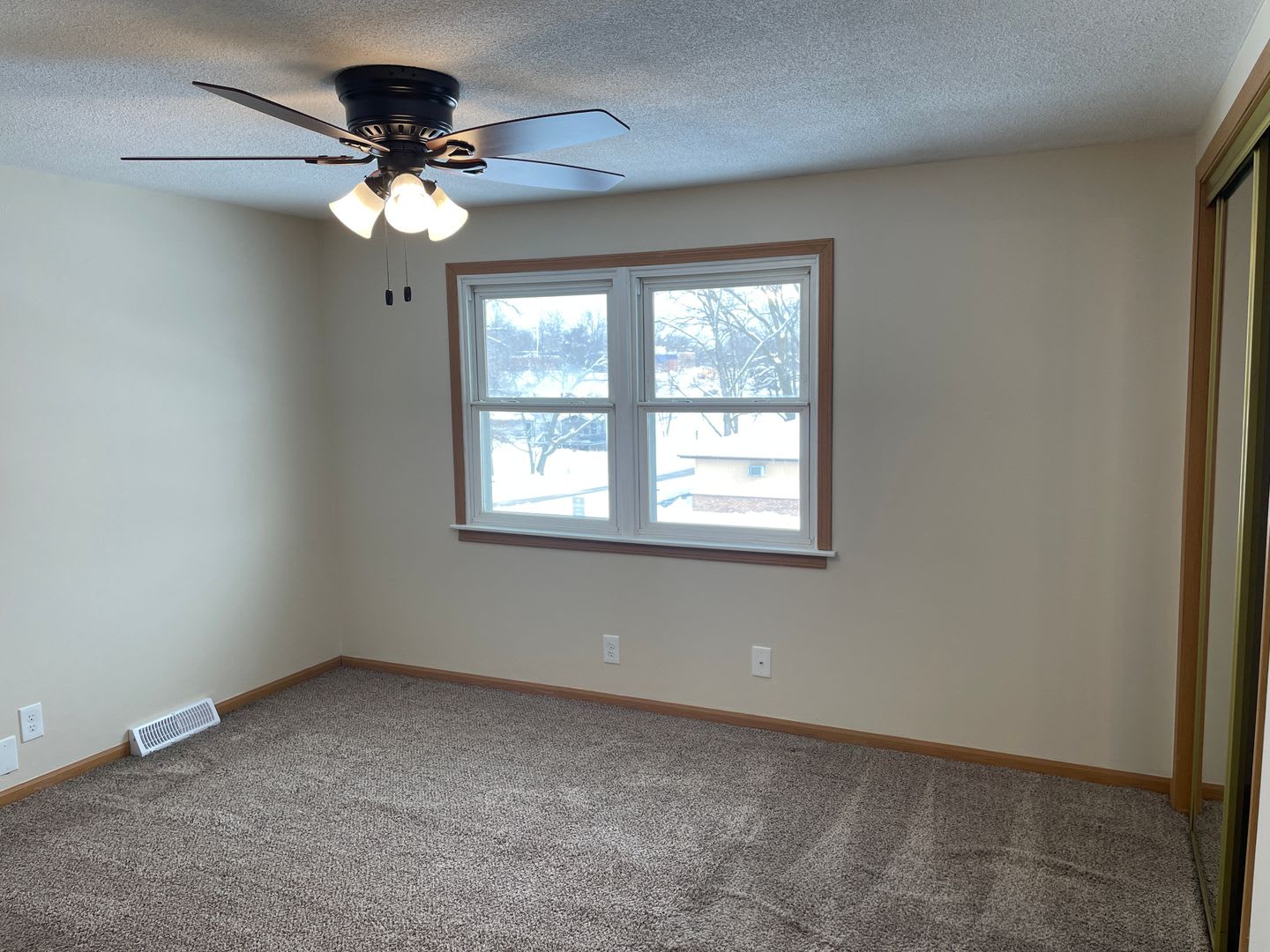 2 Bedroom, 1 Bath Townhouse in LeClaire, IA – photo 5