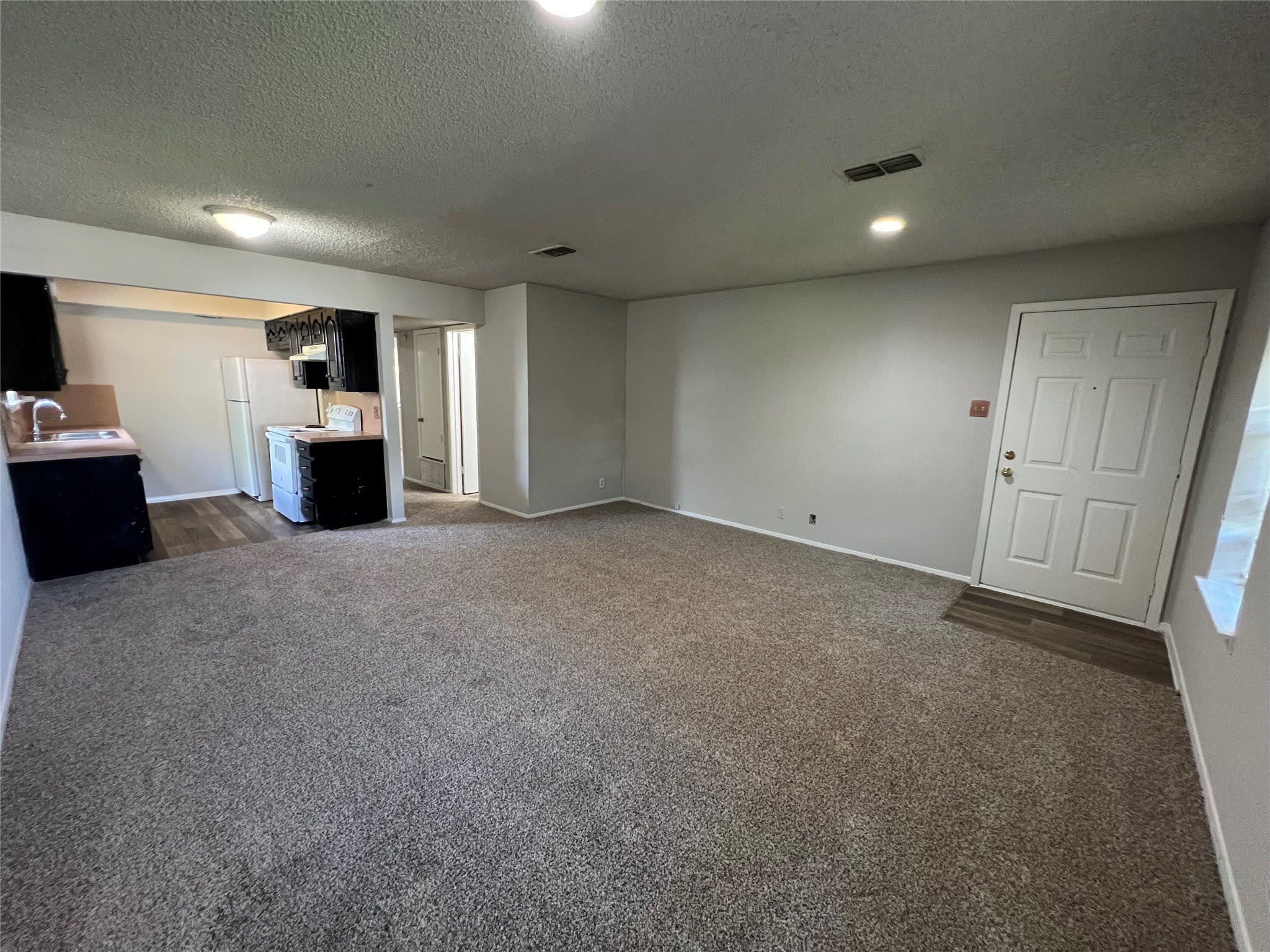 802 N Crockett Street – photo 3