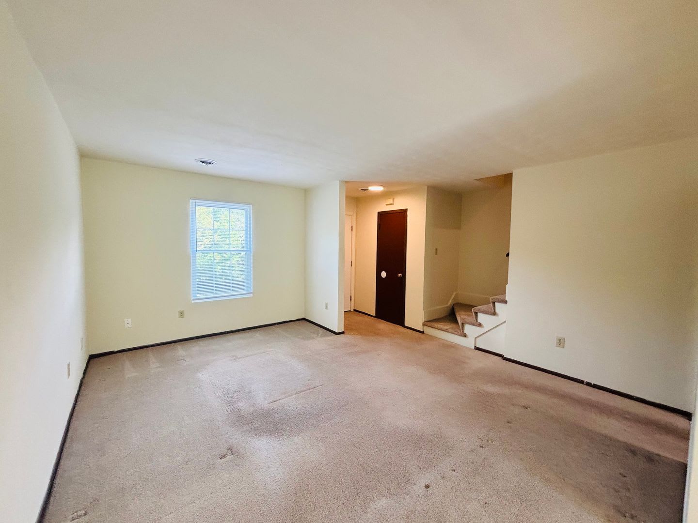 2 Bedroom, 1.5 Bath Townhouse – photo 3