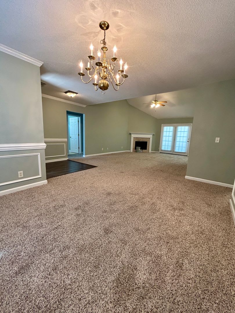 Spacious 3-Bedroom Home with Open Floor Plan & Private Fenced Yard – photo 5
