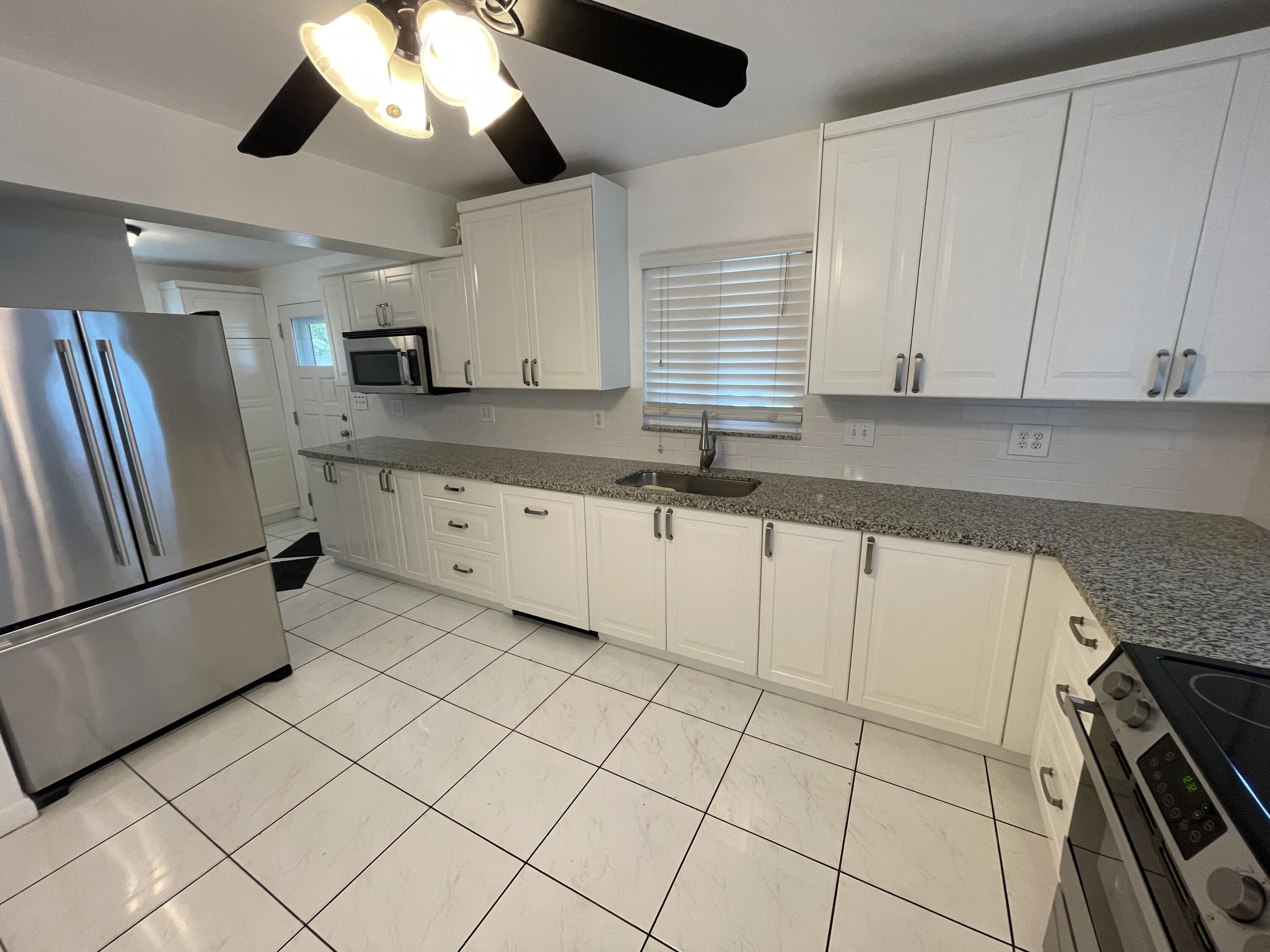 845 NW 10TH Avenue – photo 2