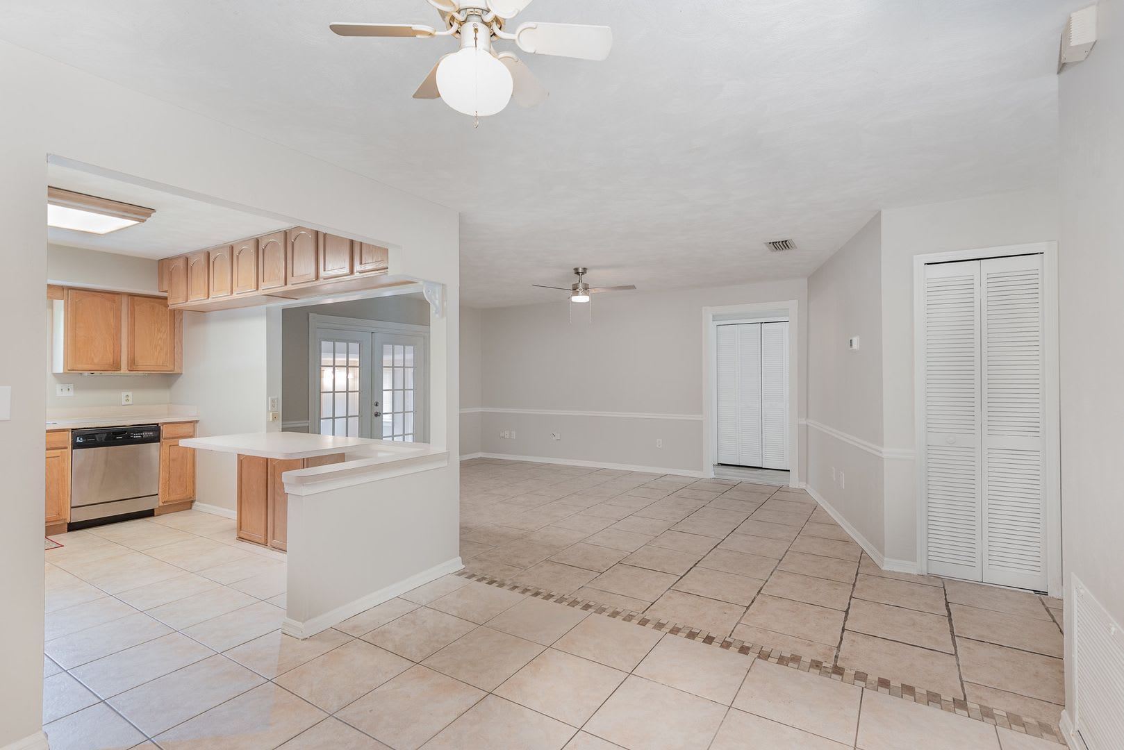 2620 REDWOOD AVE – photo 2