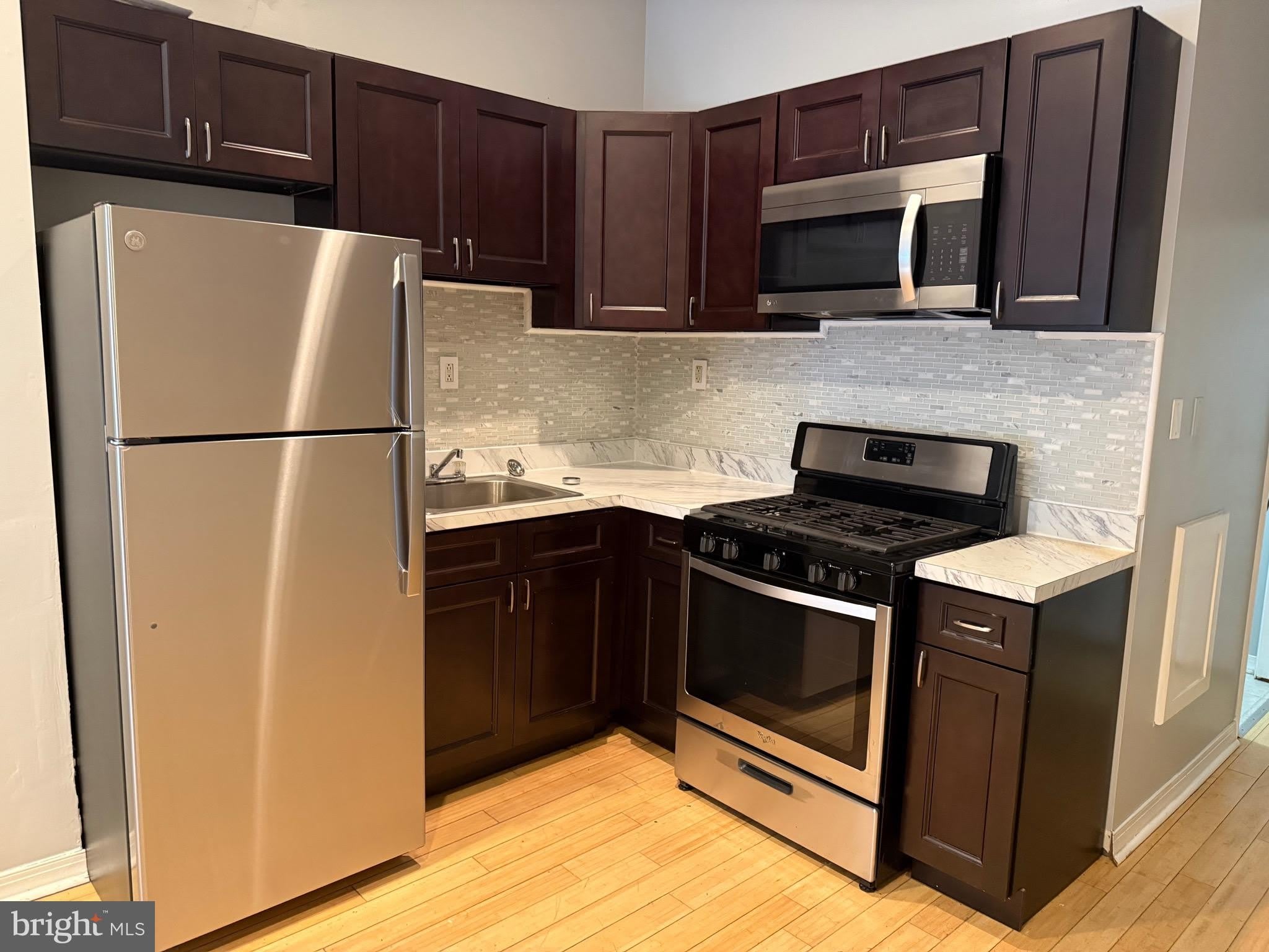 3211 W MONTGOMERY Avenue – photo 1
