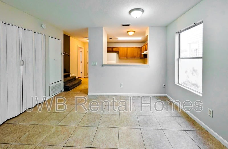 79 5th St W – photo 3