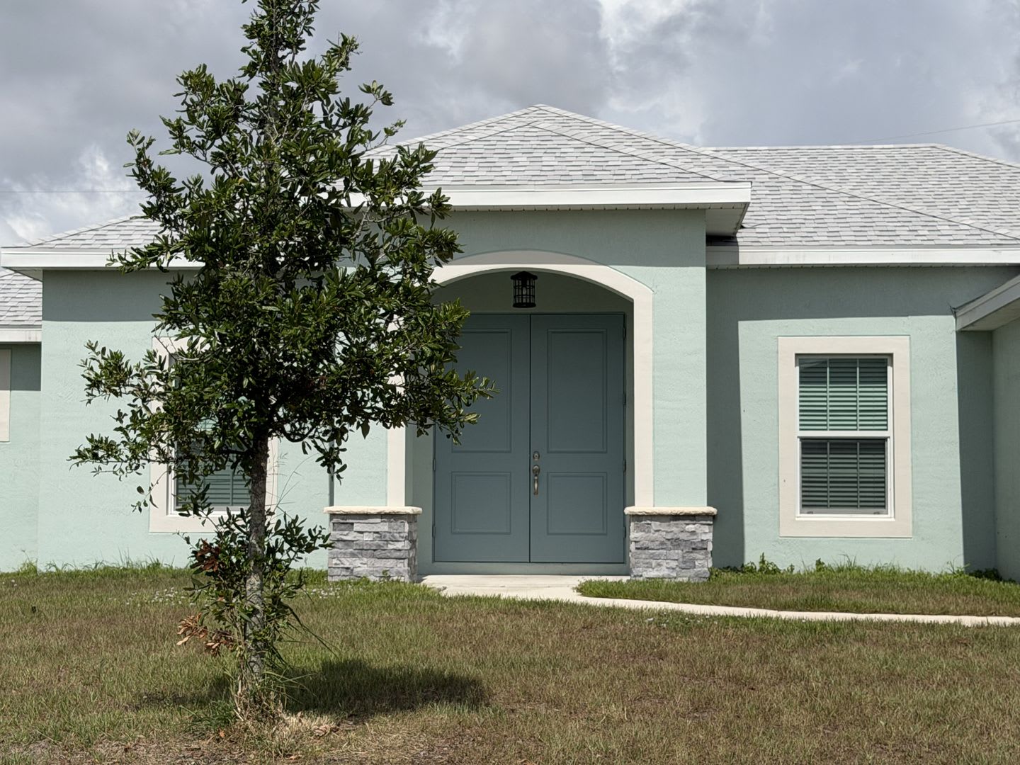 Gorgeous 3-4 bedroom Home off Becker – photo 1