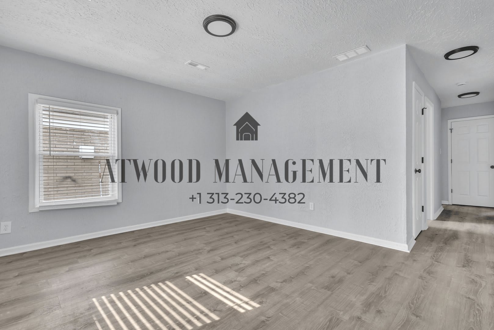 This beautifully updated 4-bedroom, 1-bath single-family home is ready for move-in! – photo 3