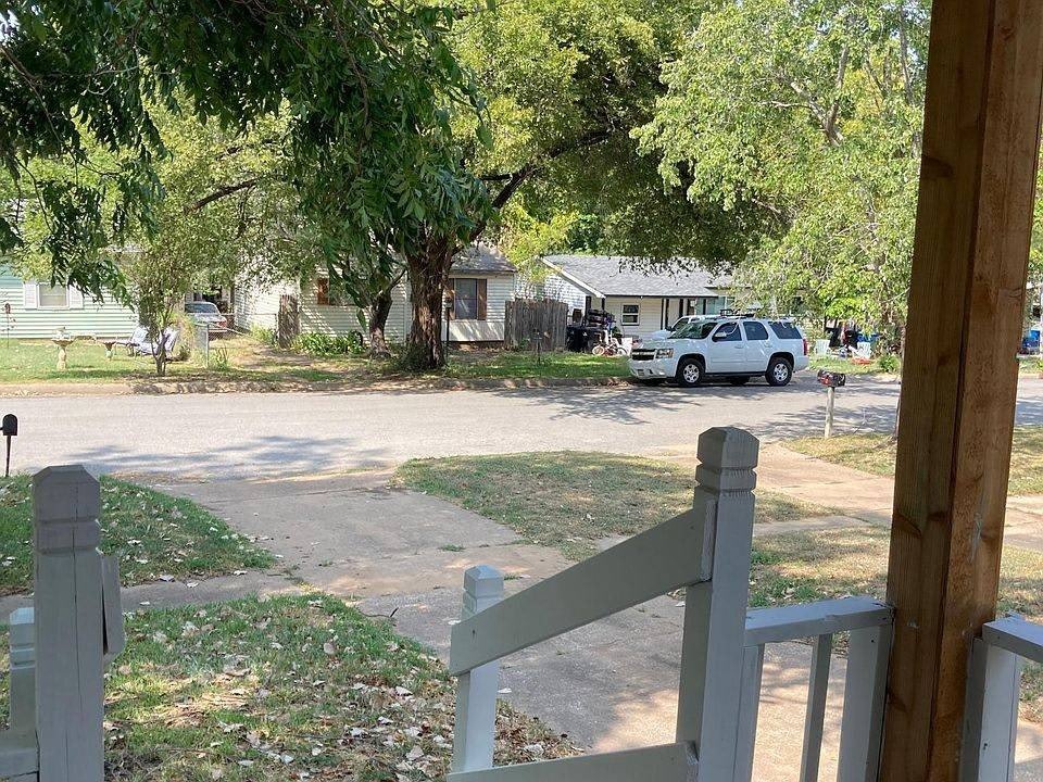 616 E Gandy St – photo 2