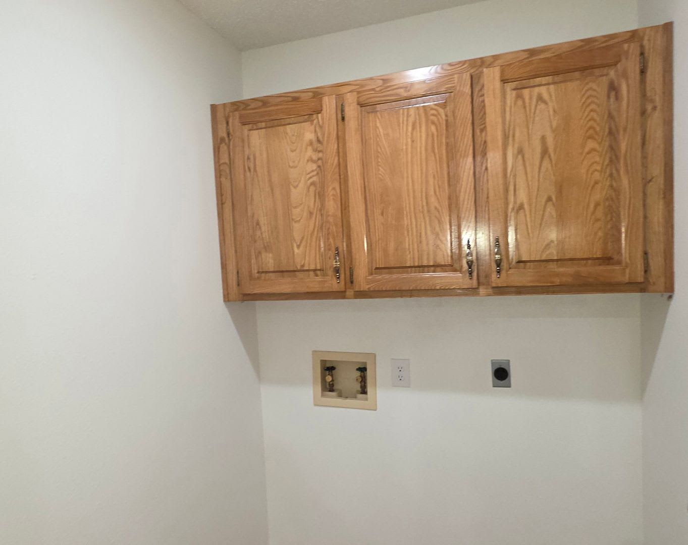 All Brick 3 Bedroom 2 Bathroom home in Kickapoo school district for $1795! – photo 4